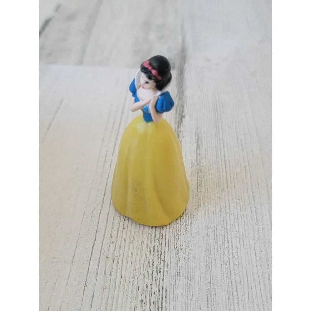 Snow White princess Disney Pixar‎ toy figure